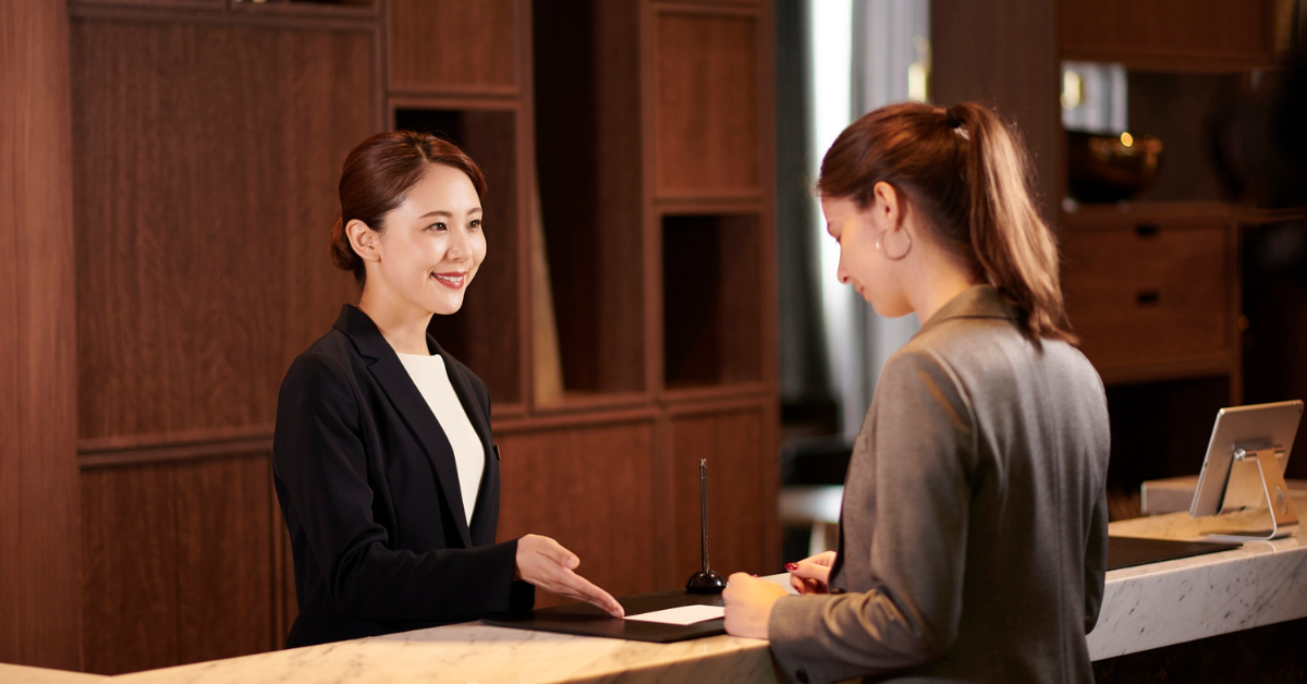 How does AI help to change the tourism industry?
